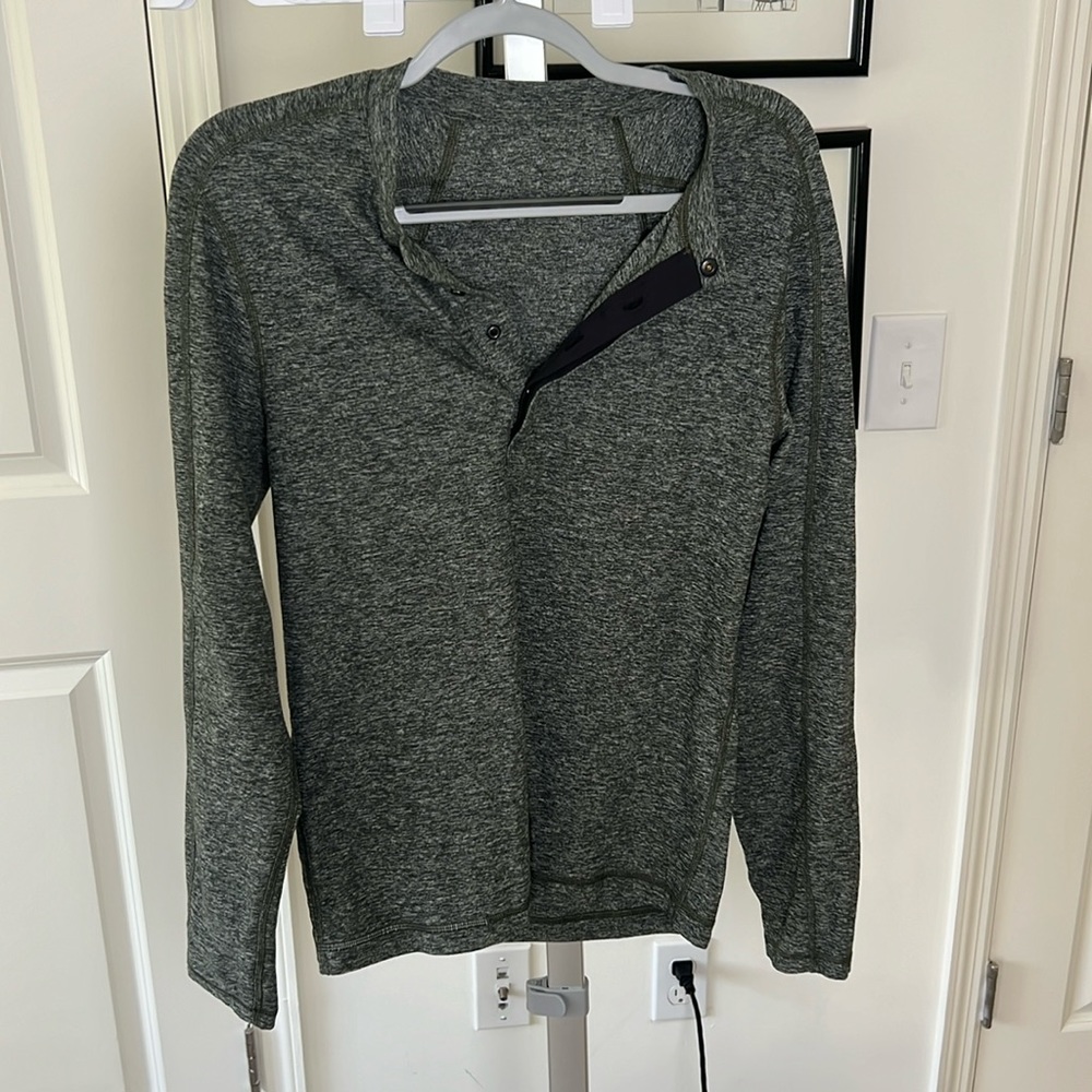 Lululemon Men’s Gray Long Sleeve